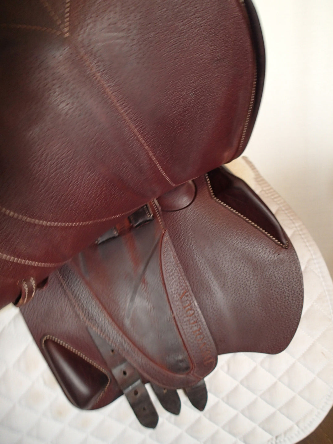 17" Devoucoux Biarritz Lab Saddle - Full Buffalo - 2021 - 2 Flaps - 4.5" dot to dot