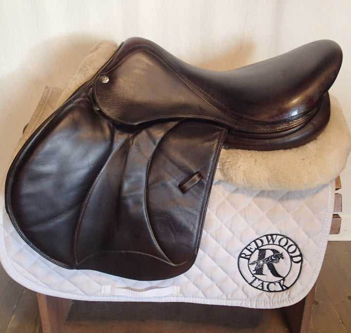 17.5" Voltaire Stuttgart Saddle - Full Buffalo - 2018 - 2A Flaps - 4.5" dot to dot - Pro Panels