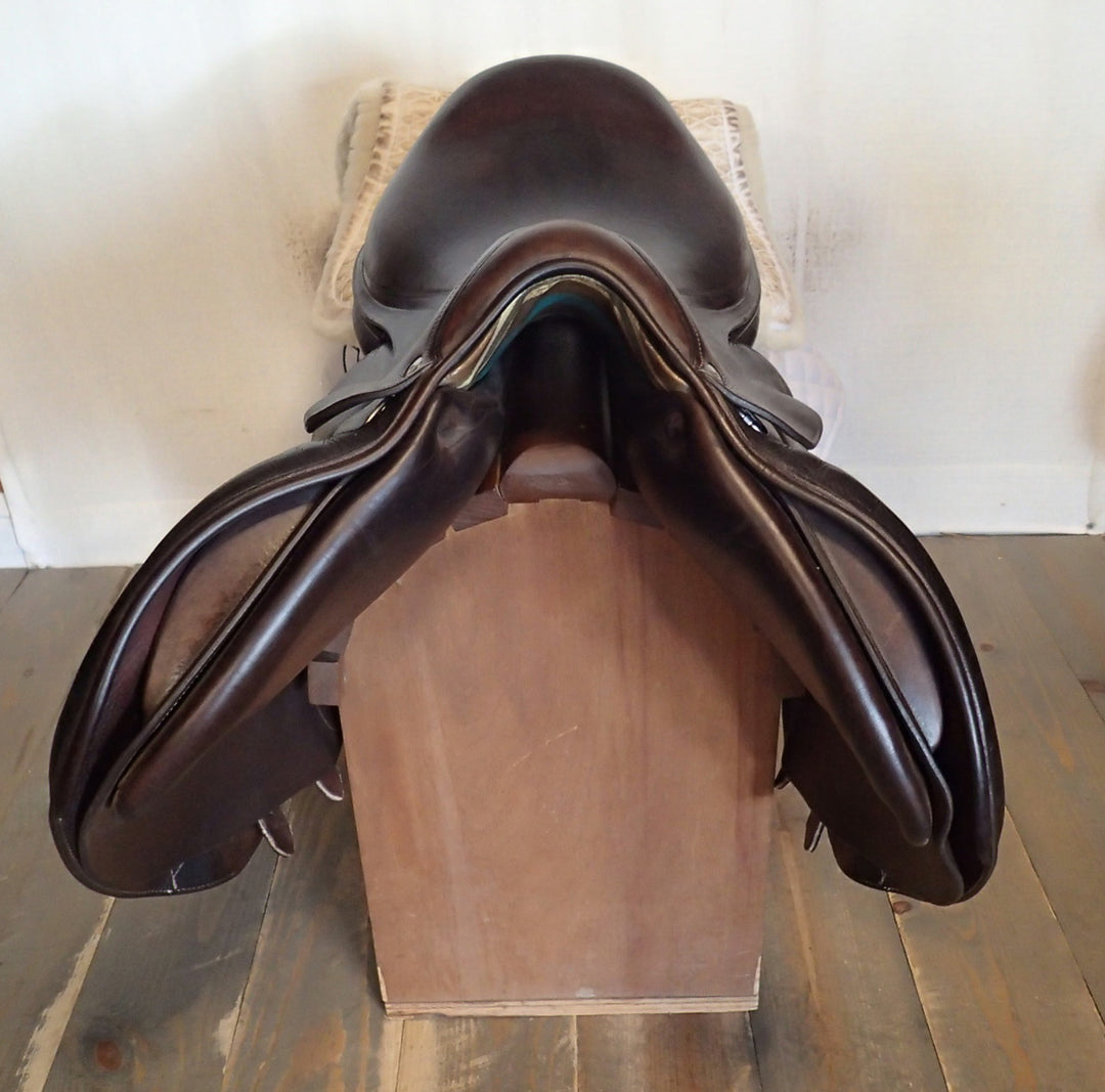 17.5" Voltaire Stuttgart Saddle - Full Buffalo - 2018 - 2A Flaps - 4.5" dot to dot - Pro Panels