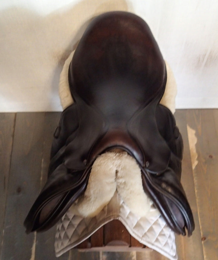 17.5" Voltaire Stuttgart Saddle - Full Buffalo - 2018 - 2A Flaps - 4.5" dot to dot - Pro Panels