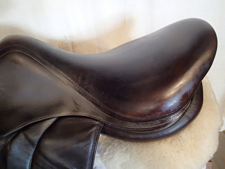 17.5" Voltaire Stuttgart Saddle - Full Buffalo - 2018 - 2A Flaps - 4.5" dot to dot - Pro Panels