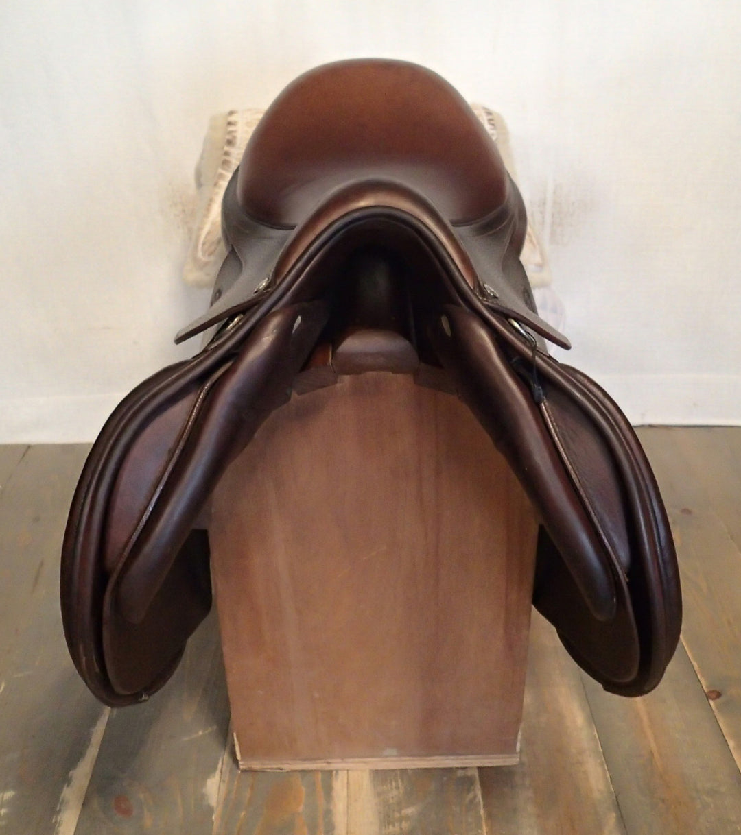 17.5" Antares Signature Saddle - 2021 - 3A Flaps - 4.25" dot to dot (938)