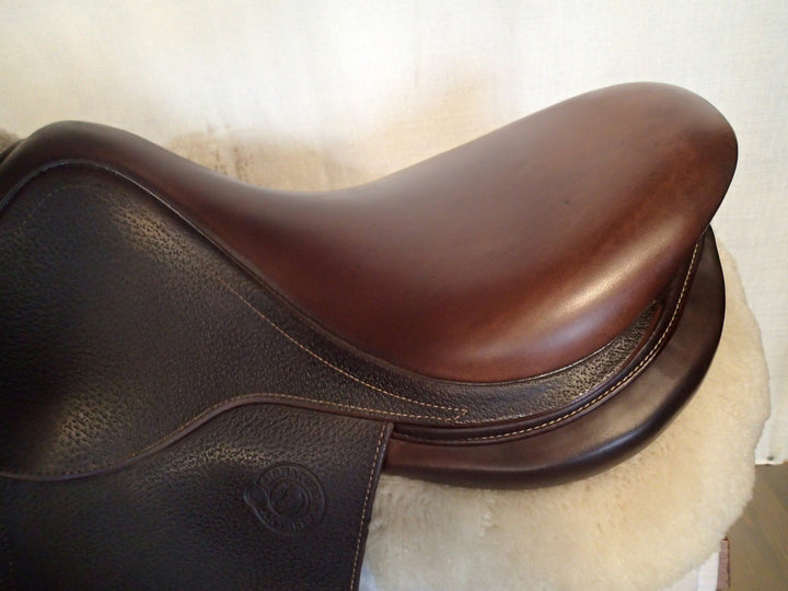 17.5" Antares Signature Saddle - 2021 - 3A Flaps - 4.25" dot to dot (938)