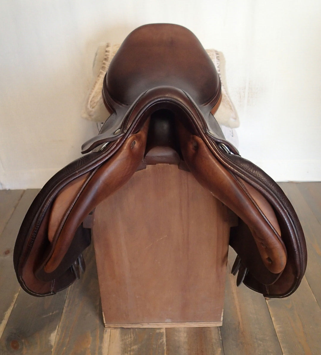 18" Devoucoux Oldara Saddle - 2009 - Full Buffalo - 2 Flaps - 4.25" dot to dot