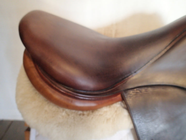 18" Devoucoux Oldara Saddle - 2009 - Full Buffalo - 2 Flaps - 4.25" dot to dot