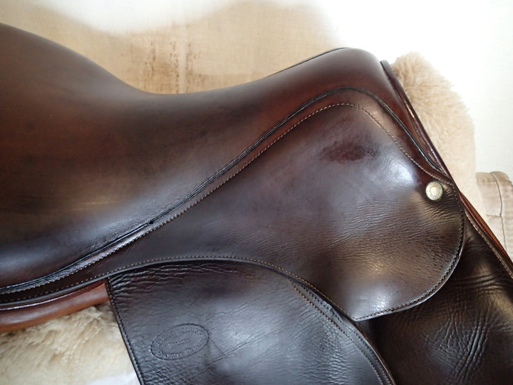 18" Devoucoux Oldara Saddle - 2009 - Full Buffalo - 2 Flaps - 4.25" dot to dot