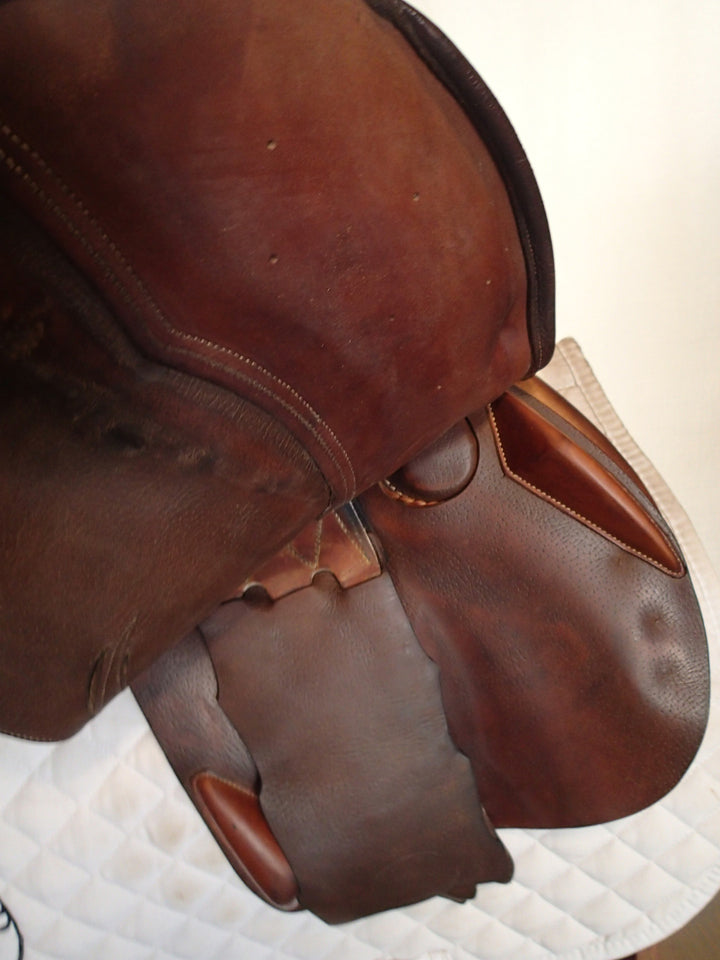 18" Devoucoux Oldara Saddle - 2009 - Full Buffalo - 2 Flaps - 4.25" dot to dot