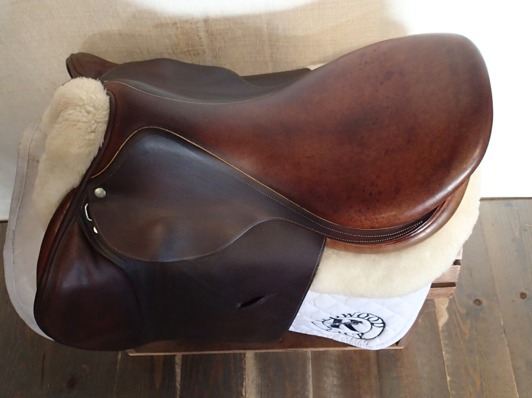 18.5" Luc Childeric Model M Saddle - 2002 - 2.5 Flaps - 4.75" dot to dot