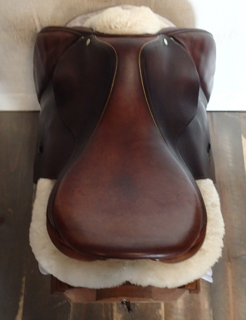 18.5" Luc Childeric Model M Saddle - 2002 - 2.5 Flaps - 4.75" dot to dot