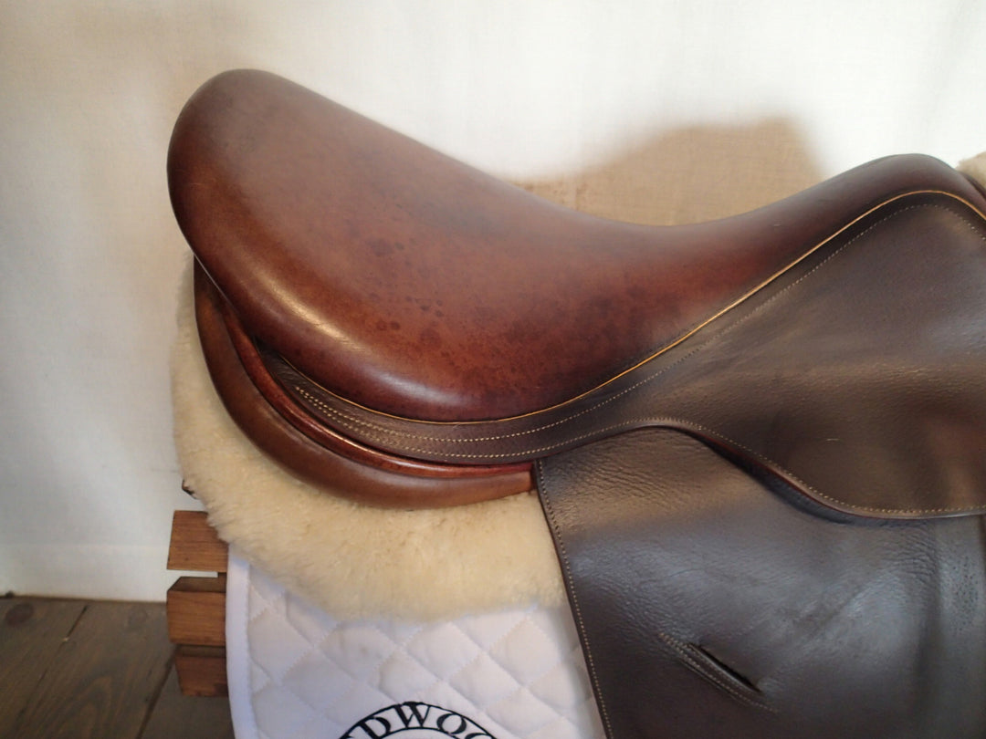 18.5" Luc Childeric Model M Saddle - 2002 - 2.5 Flaps - 4.75" dot to dot