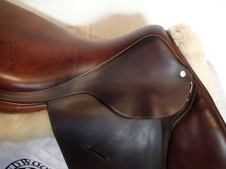 18.5" Luc Childeric Model M Saddle - 2002 - 2.5 Flaps - 4.75" dot to dot