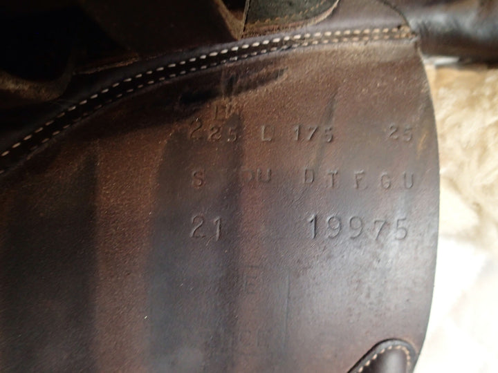 17.5" Butet Premium Saddle - Full Calfskin - 2021 - L Seat - 2.25L Flaps - 4.25" dot to dot (932)