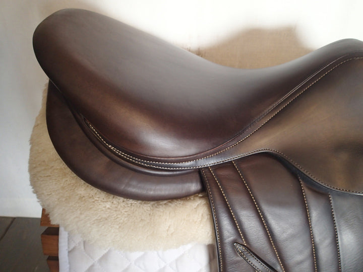 17.5" Butet Premium Saddle - Full Calfskin - 2021 - L Seat - 2.25L Flaps - 4.25" dot to dot (932)