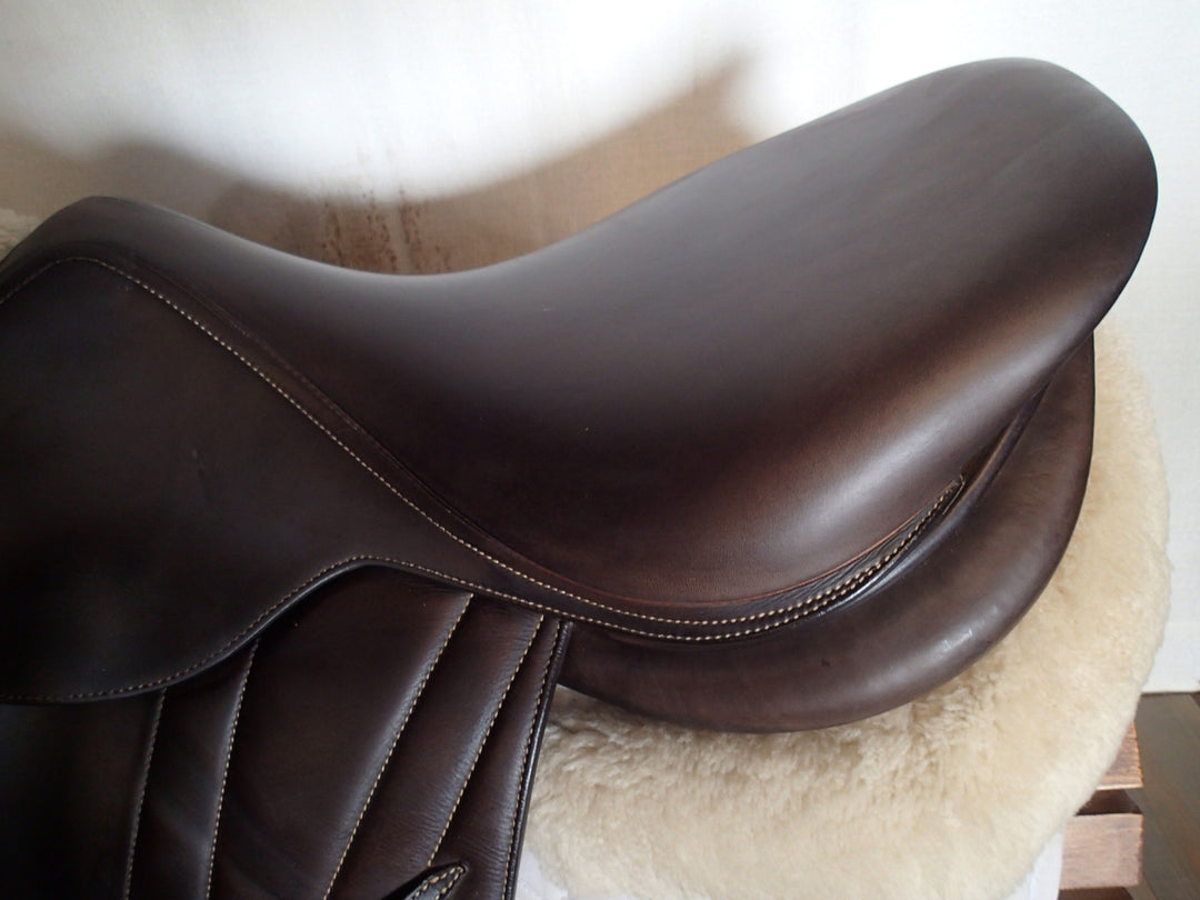 17.5" Butet Premium Saddle - Full Calfskin - 2021 - L Seat - 2.25L Flaps - 4.25" dot to dot (932)