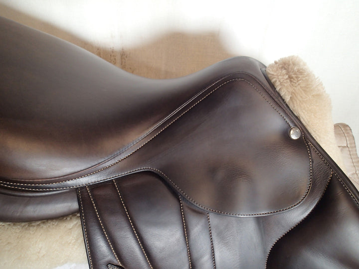 17.5" Butet Premium Saddle - Full Calfskin - 2021 - L Seat - 2.25L Flaps - 4.25" dot to dot (932)