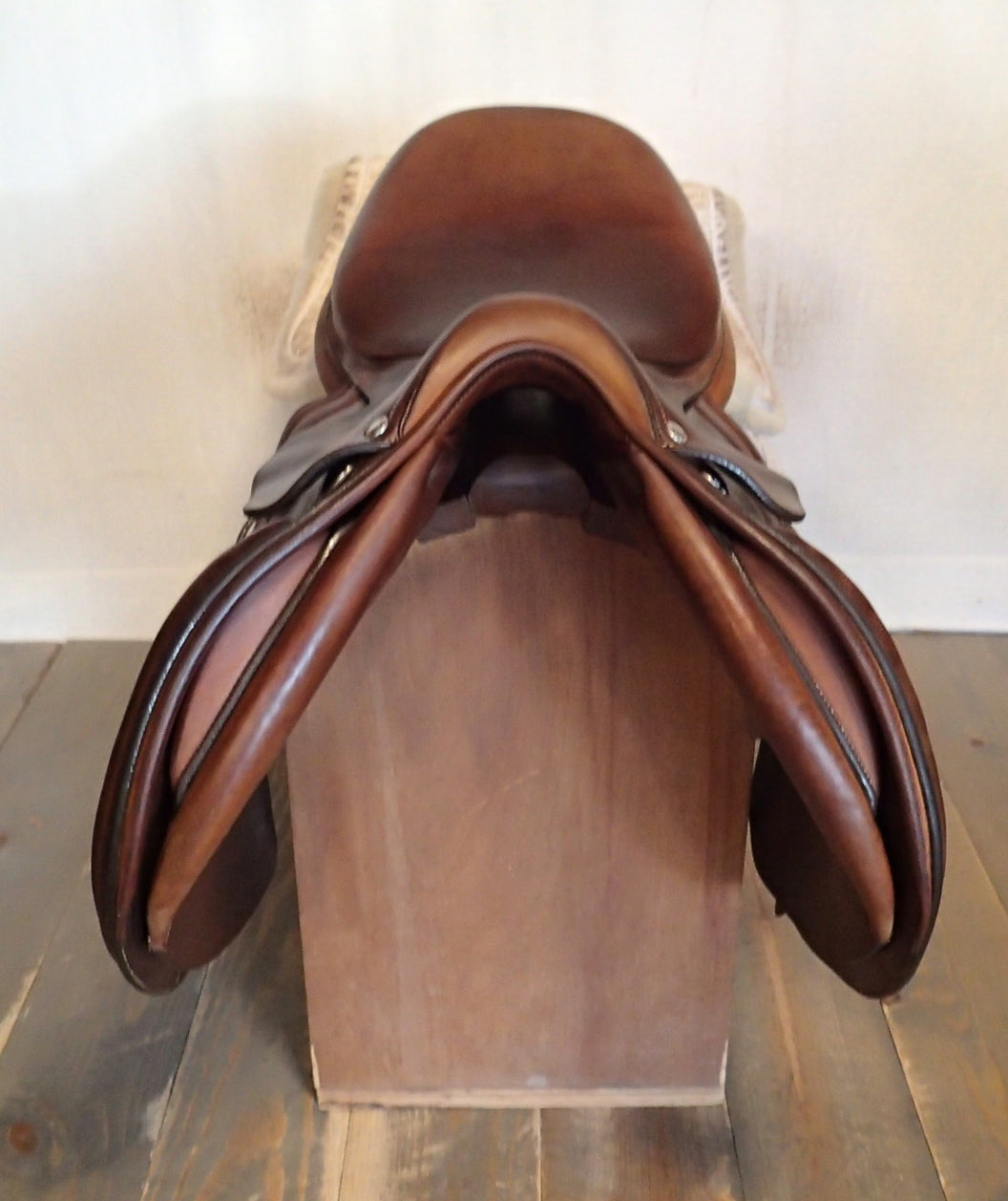 17" Butet Premium Saddle - Full Calfskin - 2022 - L Seat - 2C Flaps - 4.25" dot to dot