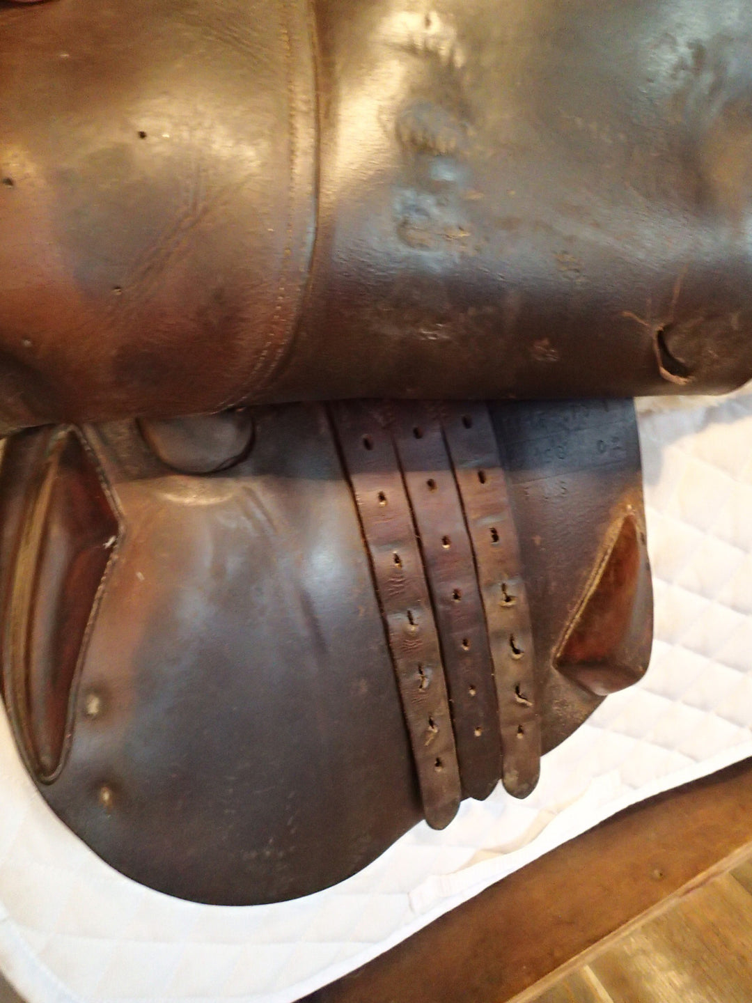 16.5" Antares Saddle - 2002 - 1 Flaps - 4.5" dot to dot