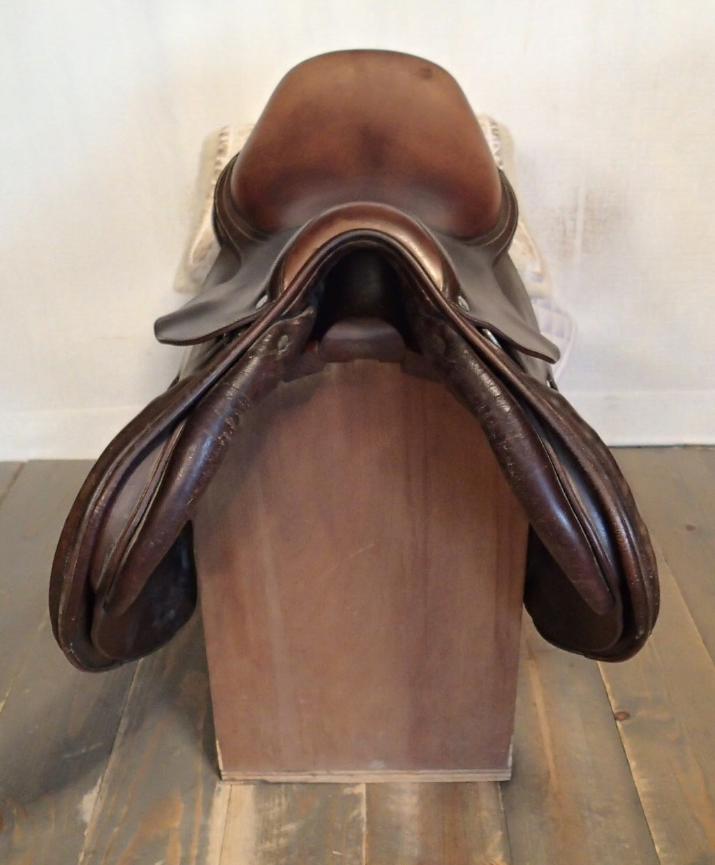 16.5" Antares Saddle - 2002 - 1 Flaps - 4.5" dot to dot