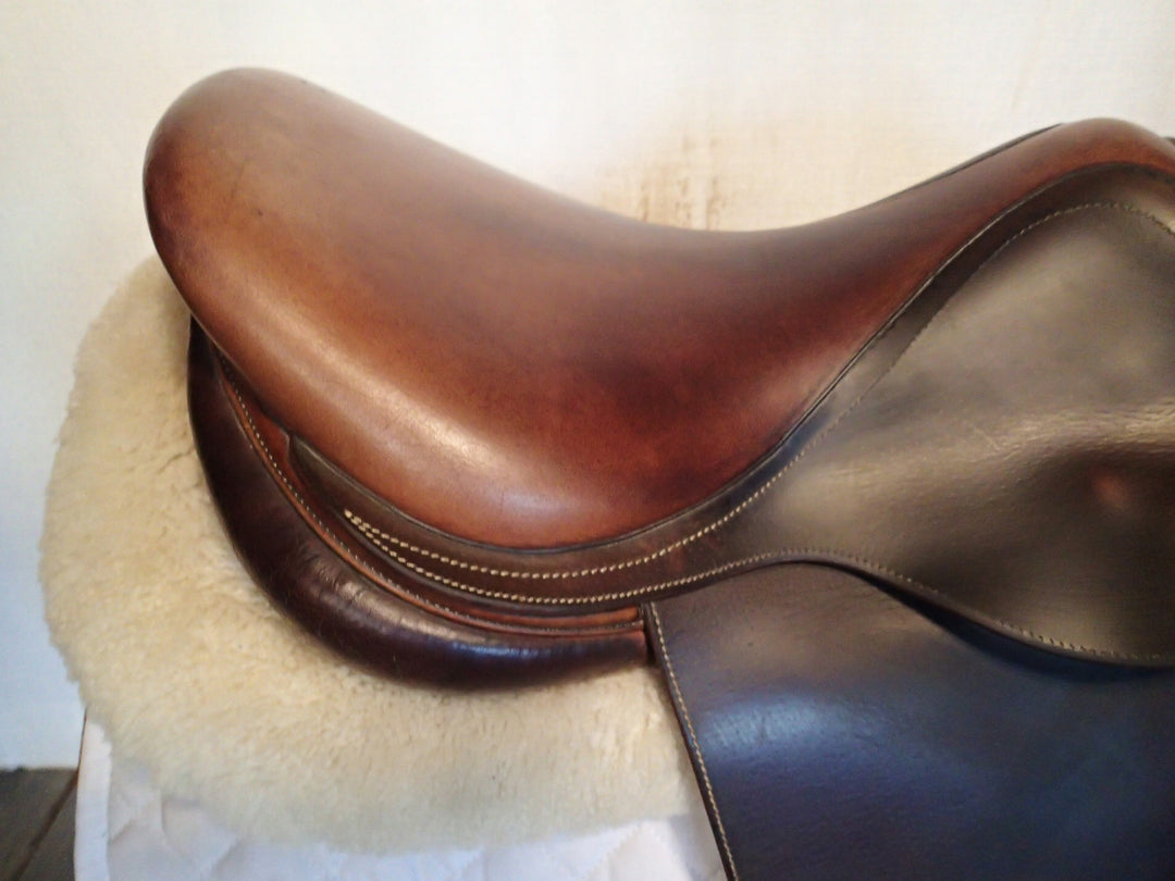 16.5" Antares Saddle - 2002 - 1 Flaps - 4.5" dot to dot