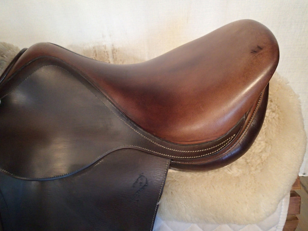 16.5" Antares Saddle - 2002 - 1 Flaps - 4.5" dot to dot
