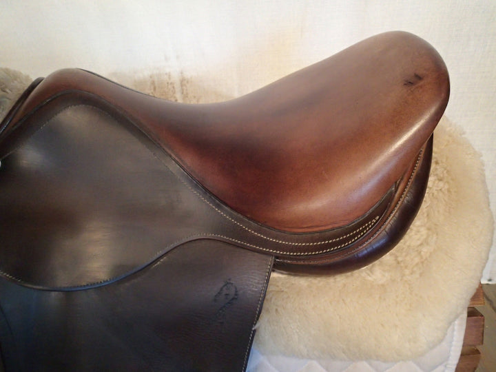 16.5" Antares Saddle - 2002 - 1 Flaps - 4.5" dot to dot