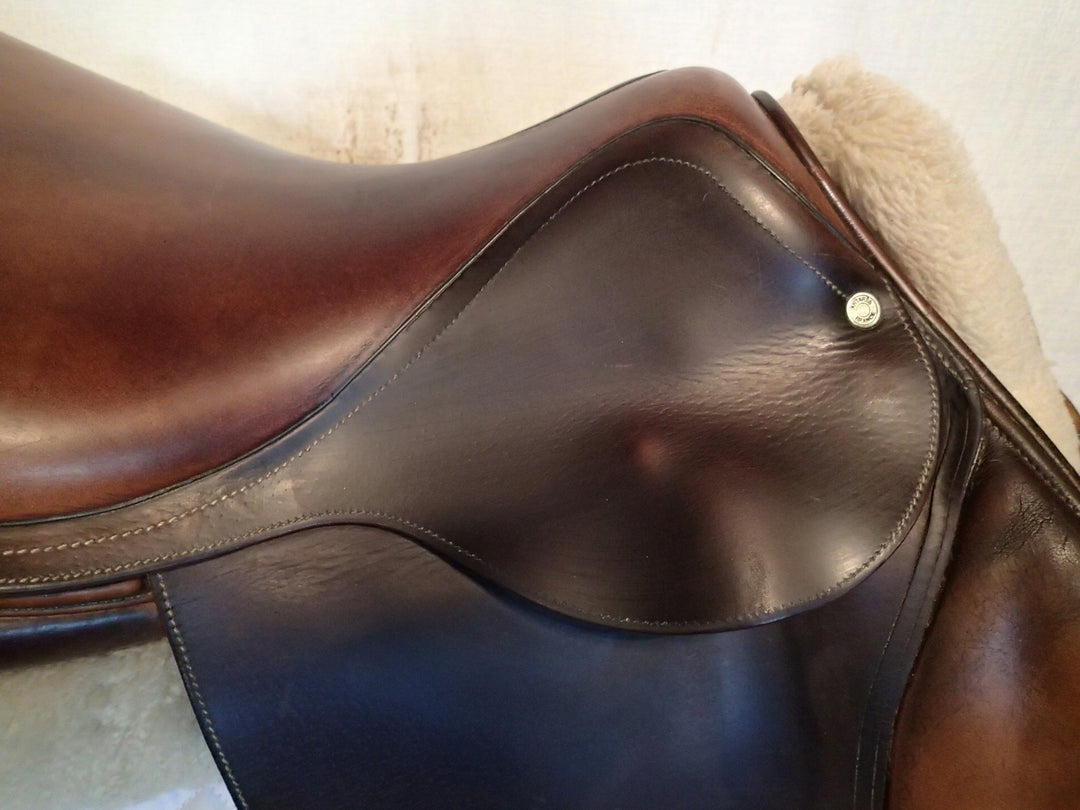 16.5" Antares Saddle - 2002 - 1 Flaps - 4.5" dot to dot