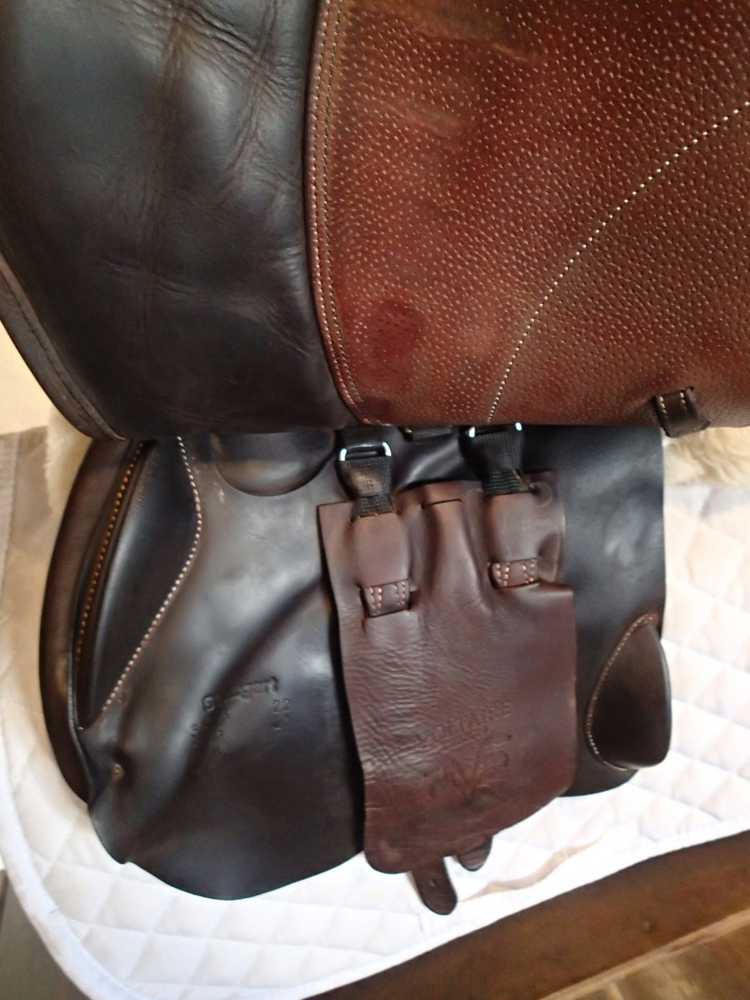 16.5" Voltaire Stuttgart Saddle - Full Buffalo - 2022 - 2A Flaps - 4.75" dot to dot - Pro Panels