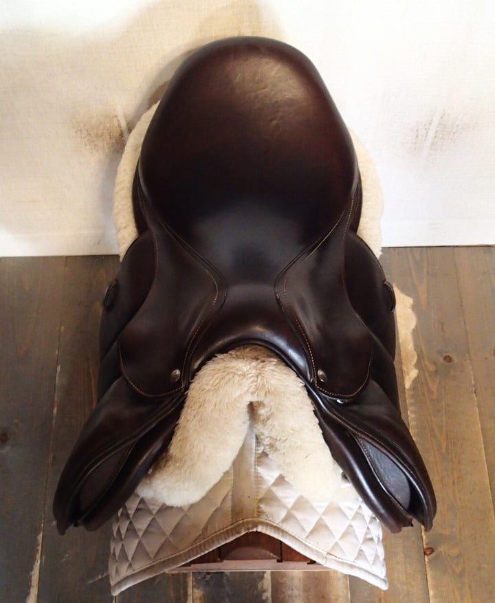 16.5" Voltaire Stuttgart Saddle - Full Buffalo - 2022 - 2A Flaps - 4.75" dot to dot - Pro Panels