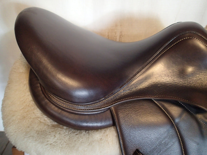 16.5" Voltaire Stuttgart Saddle - Full Buffalo - 2022 - 2A Flaps - 4.75" dot to dot - Pro Panels