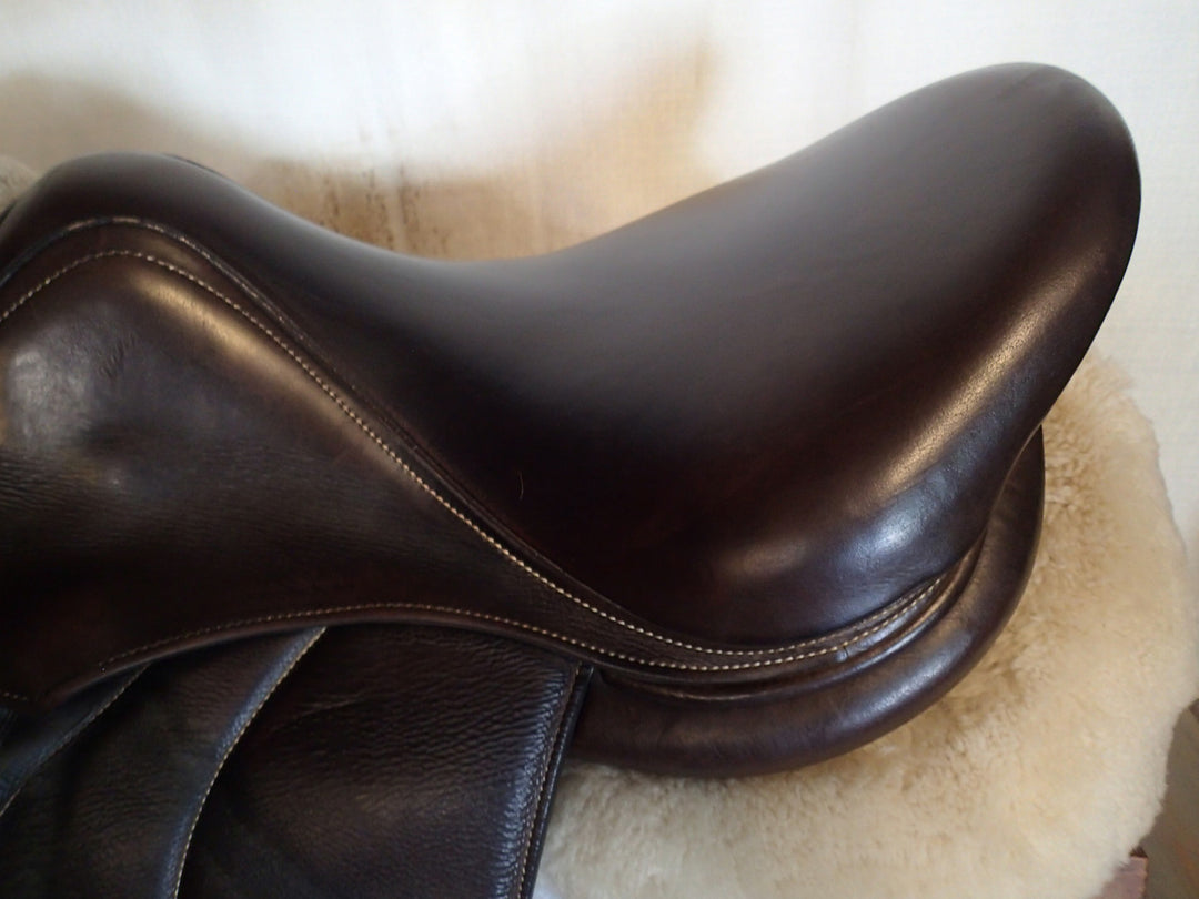16.5" Voltaire Stuttgart Saddle - Full Buffalo - 2022 - 2A Flaps - 4.75" dot to dot - Pro Panels