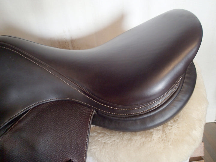 18" Voltaire Palm Beach Saddle - 2021 - 3AA Flaps - 4.75" dot to dot - Pro Panels