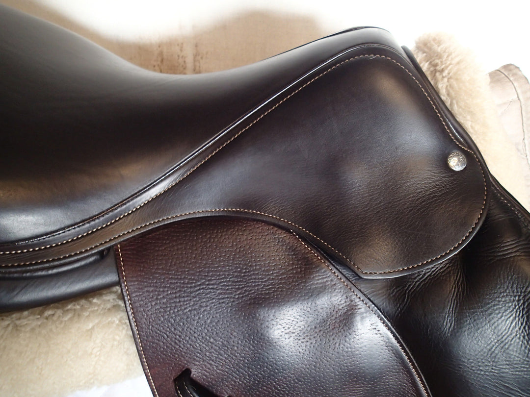 18" Voltaire Palm Beach Saddle - 2021 - 3AA Flaps - 4.75" dot to dot - Pro Panels