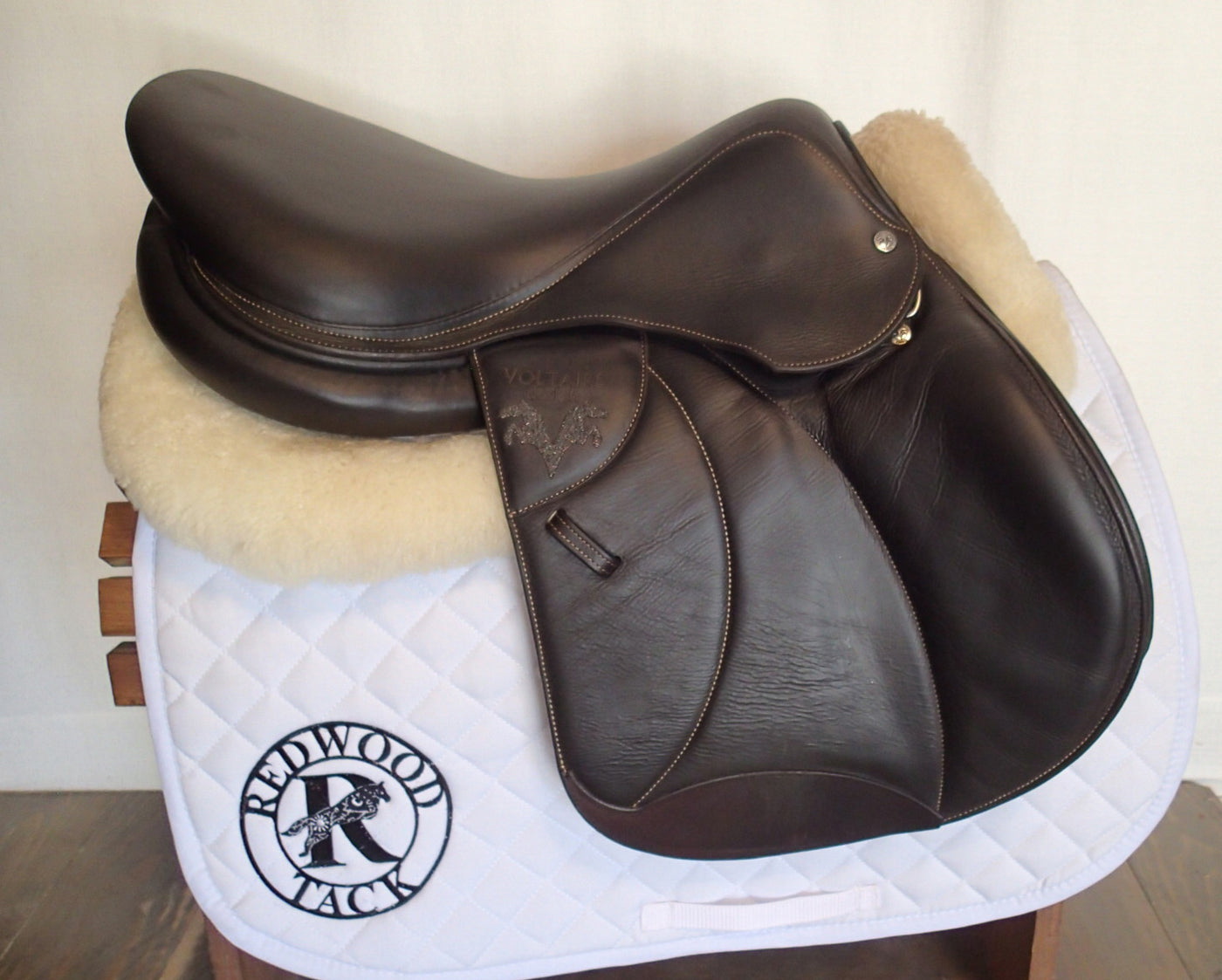 17.5" Voltaire Palm Beach Saddle - Full Buffalo - 2018 - 2A Flaps - 4.75" dot to dot - FIN Panels