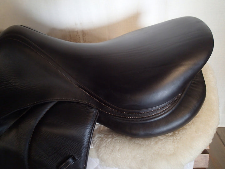 17.5" Voltaire Palm Beach Saddle - Full Buffalo - 2020 - 1A Flaps - 4.75" dot to dot - Pro Panels