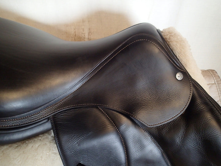 17.5" Voltaire Palm Beach Saddle - Full Buffalo - 2020 - 1A Flaps - 4.75" dot to dot - Pro Panels