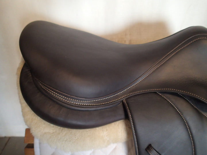 18" Voltaire Palm Beach Saddle - Full Buffalo - 2023 - 2AA Flaps - 4.75" dot to dot - Pro Panels