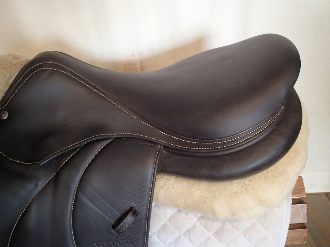 18" Voltaire Palm Beach Saddle - Full Buffalo - 2023 - 2AA Flaps - 4.75" dot to dot - Pro Panels