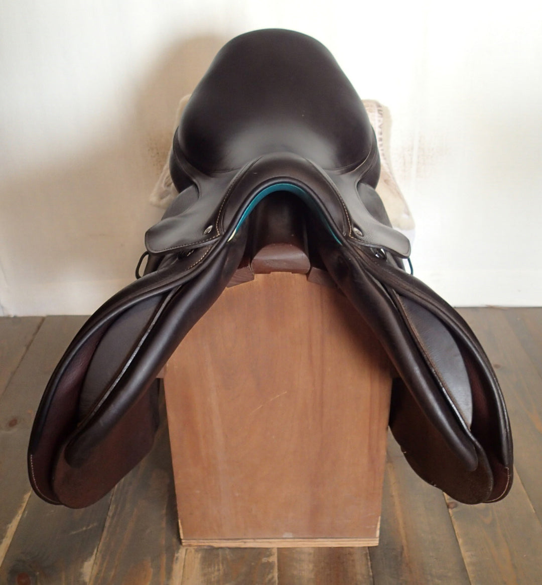 18" Voltaire Stuttgart Saddle - Full Buffalo - 2018 - 3AA Flaps - 4.75" dot to dot - Pro Panels