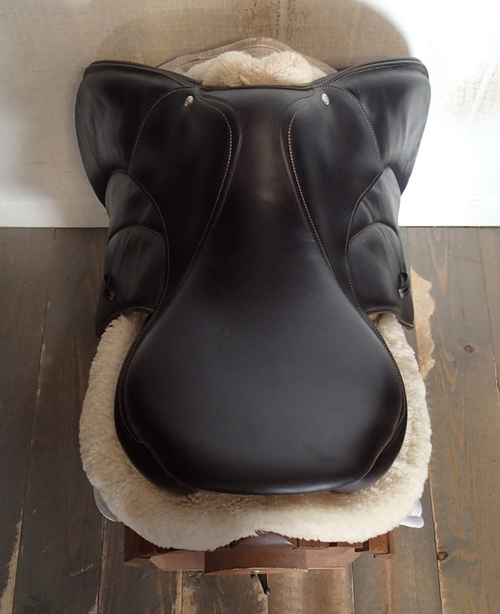 18" Voltaire Stuttgart Saddle - Full Buffalo - 2018 - 3AA Flaps - 4.75" dot to dot - Pro Panels