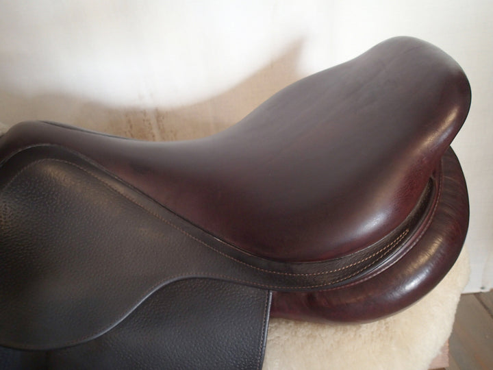 18" CWD Saddle - 2015 - 4C Flaps - SE02 - 4.5" dot to dot