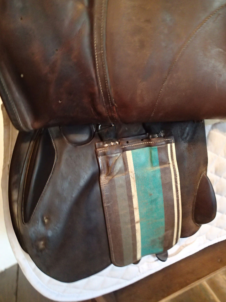 17.5" Voltaire Palm Beach Saddle - Full Buffalo - 2012 - 2A Flaps - 4.75" dot to dot - FIN Panels