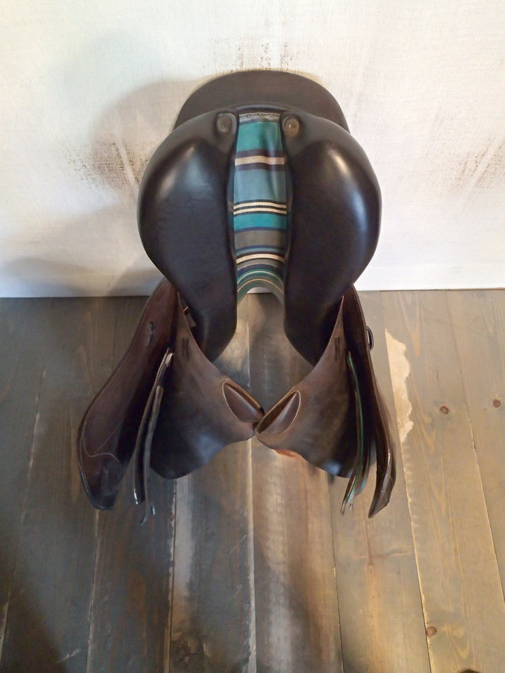 17.5" Voltaire Palm Beach Saddle - Full Buffalo - 2012 - 2A Flaps - 4.75" dot to dot - FIN Panels