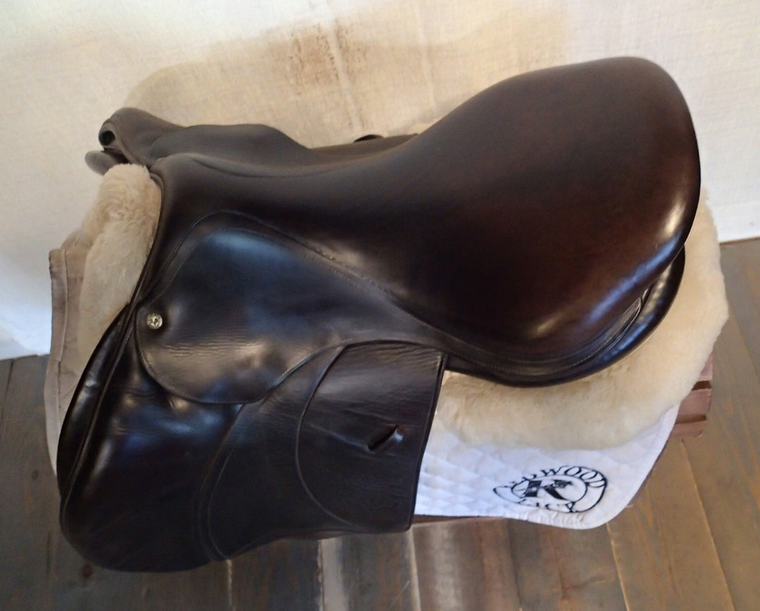 17.5" Voltaire Palm Beach Saddle - Full Buffalo - 2012 - 2A Flaps - 4.75" dot to dot - FIN Panels