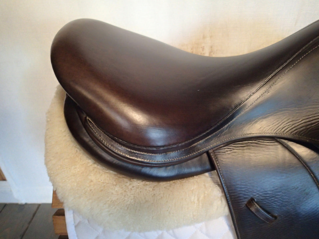 17.5" Voltaire Palm Beach Saddle - Full Buffalo - 2012 - 2A Flaps - 4.75" dot to dot - FIN Panels