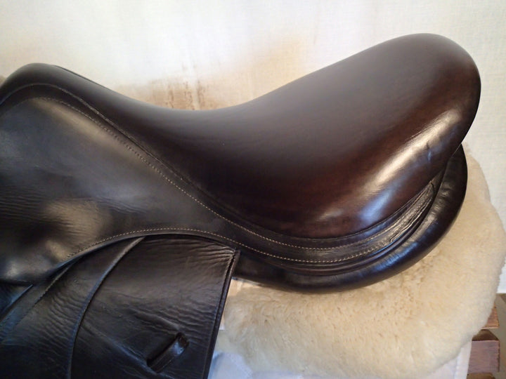 17.5" Voltaire Palm Beach Saddle - Full Buffalo - 2012 - 2A Flaps - 4.75" dot to dot - FIN Panels