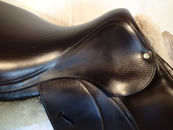 17.5" Voltaire Palm Beach Saddle - Full Buffalo - 2012 - 2A Flaps - 4.75" dot to dot - FIN Panels