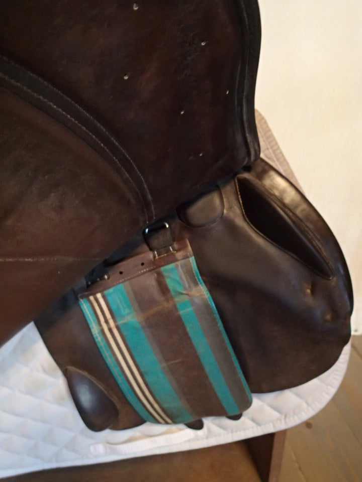 17.5" Voltaire Palm Beach Saddle - Full Buffalo - 2012 - 2A Flaps - 4.75" dot to dot - FIN Panels