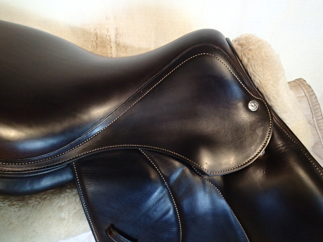 17" Voltaire Palm Beach Saddle - Full Buffalo - 2019 - 2AA Flaps - 4.75" dot to dot - Pro Panels
