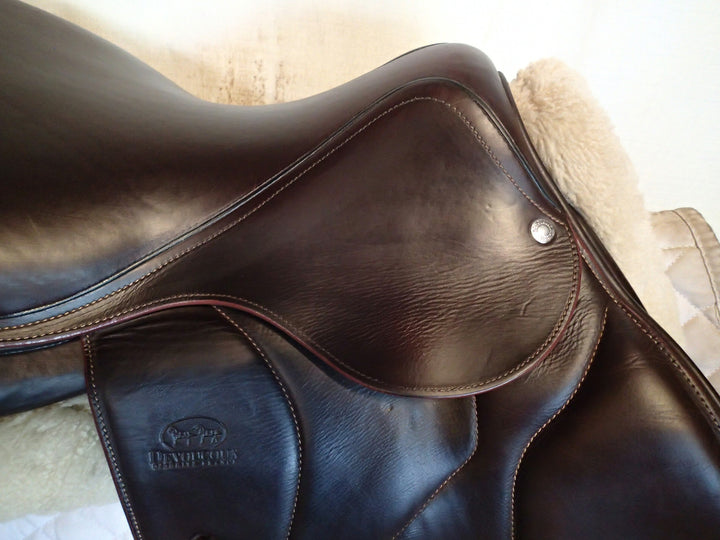 17" Devoucoux Biarritz O Saddle - Full Buffalo - 2021 - 3AB Flaps - 4.5" dot to dot