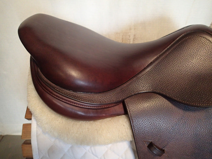18" CWD Saddle - 2016 - 3L Flaps - SE01 - 4.25" dot to dot - Pro Panels
